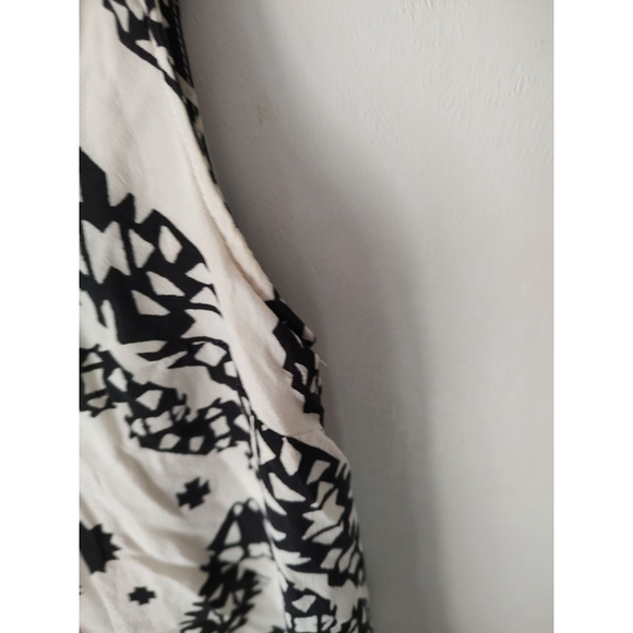 By Anthropologie Ivory Black Sleeveless Top 0 - Picture 4 of 10